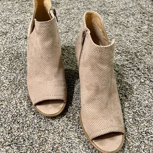 Time and tru heels memory foam high heels size 8